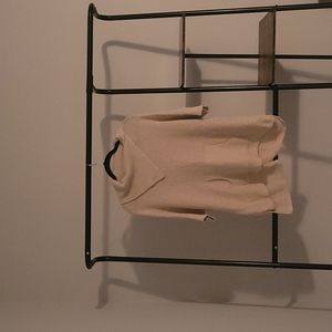 Short sleeve sweater.